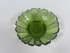Vintage Avocado Green Glass Flower Bowl – Mid-Century Daisy Dish